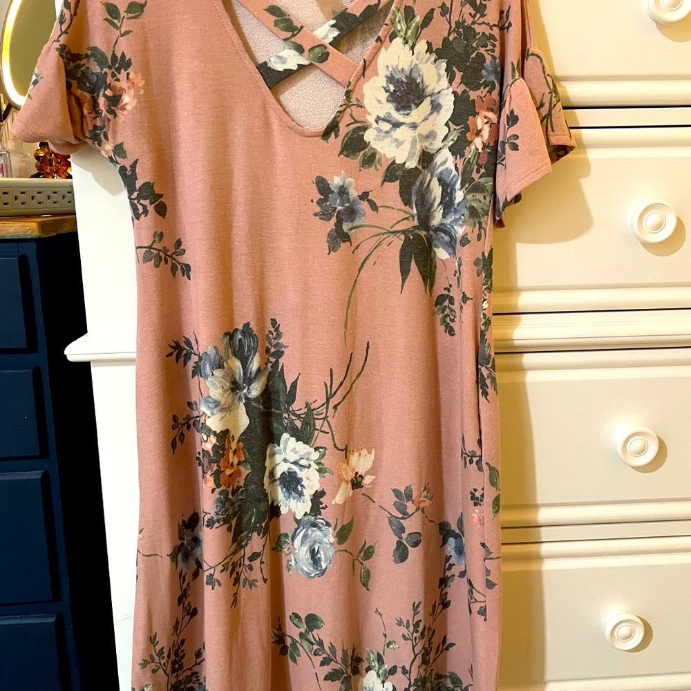 Boutique style dress-very cute and never worn. Excellent condition!